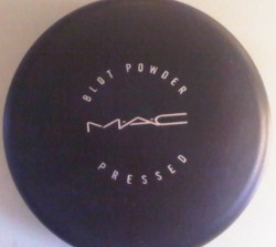 mac blot powder medium dark