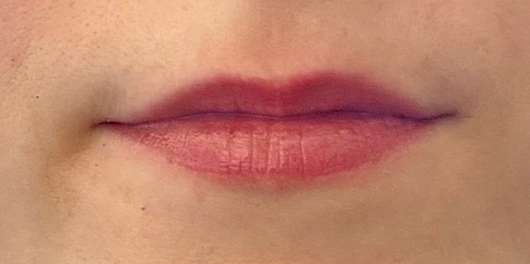 Lippen mit Morphe 2 Glassified Lip Oil, Farbe: Flutter